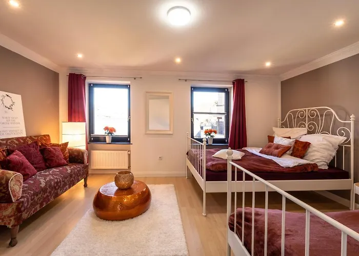Green Valley Lounge Apartment